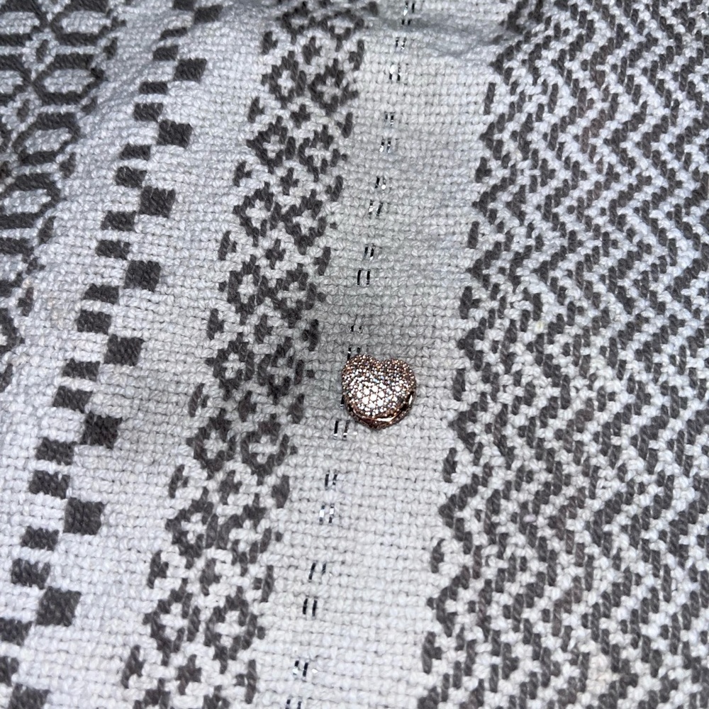 Pandora clip heart